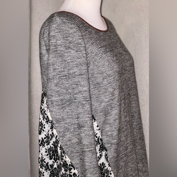 THML stitch fix button back blouse. Size medium. - Picture 5 of 7